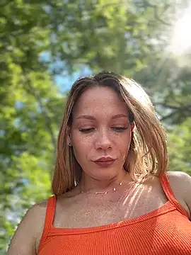 LavenderHot online show from June 5, 2026, 6:52 am