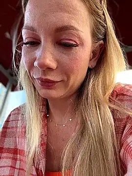 LavenderHot online show from June 5, 2026, 1:43 am