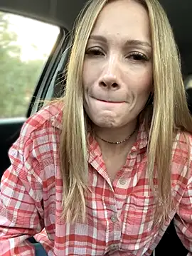 Snapshot of LavenderHot chatting on October 25, 2025, 2:11 am LavenderHot online show from October 25, 2025, 2:11 am