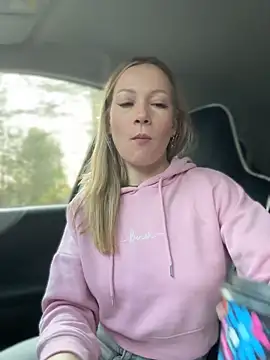 Snapshot of LavenderHot chatting on October 18, 2025, 1:40 am LavenderHot online show from October 18, 2025, 1:40 am