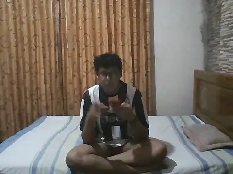 Snapshot of kiol45ty chatting on July 16, 2026, 9:23 pm kiol45ty online show from July 16, 2026, 9:23 pm