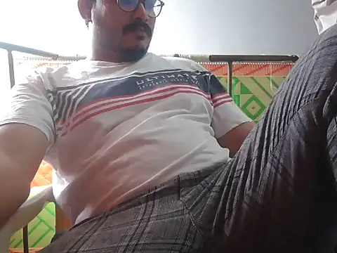 Snapshot of naughtymike0007 chatting on July 12, 2026, 9:32 am naughtymike0007 online show from July 12, 2026, 9:32 am