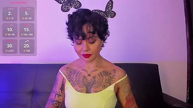 Snapshot of Miiel_rosa chatting on October 24, 2025, 11:42 am Miiel rosa online show from October 24, 2025, 11:42 am