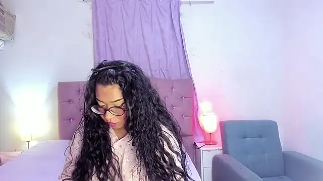 Latinabombsheell online show from April 28, 2026, 4:06 am