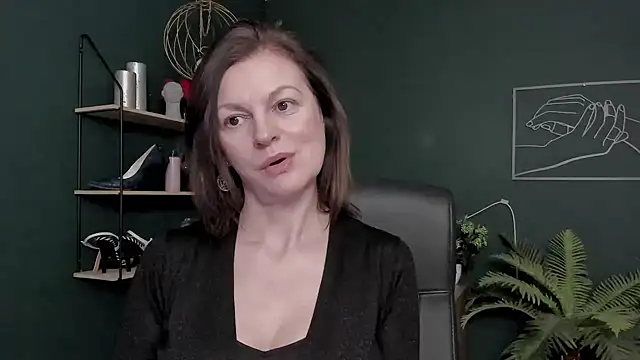 Snapshot of VivianWILD chatting on February 9, 2026, 7:06 am VivianWILD online show from February 9, 2026, 7:06 am