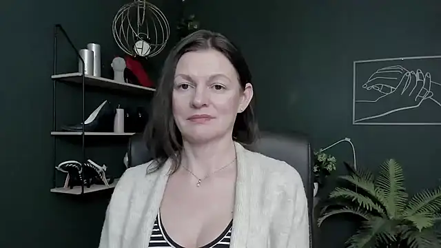 Snapshot of VivianWILD chatting on February 10, 2026, 7:13 pm VivianWILD online show from February 10, 2026, 7:13 pm