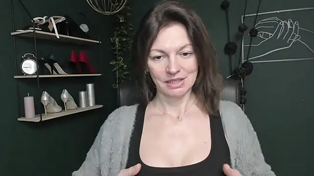 Snapshot of VivianWILD chatting on October 16, 2025, 5:59 am VivianWILD online show from October 16, 2025, 5:59 am