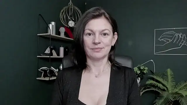 Snapshot of VivianWILD chatting on March 12, 2026, 6:39 am VivianWILD online show from March 12, 2026, 6:39 am