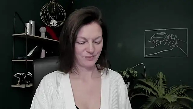 Snapshot of VivianWILD chatting on February 7, 2026, 7:05 am VivianWILD online show from February 7, 2026, 7:05 am