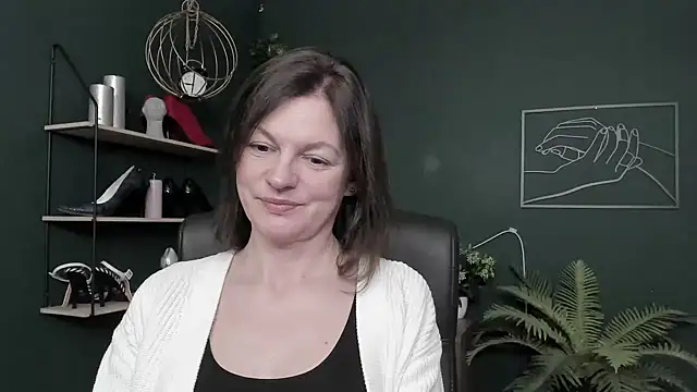 Snapshot of VivianWILD chatting on February 5, 2026, 7:04 am VivianWILD online show from February 5, 2026, 7:04 am