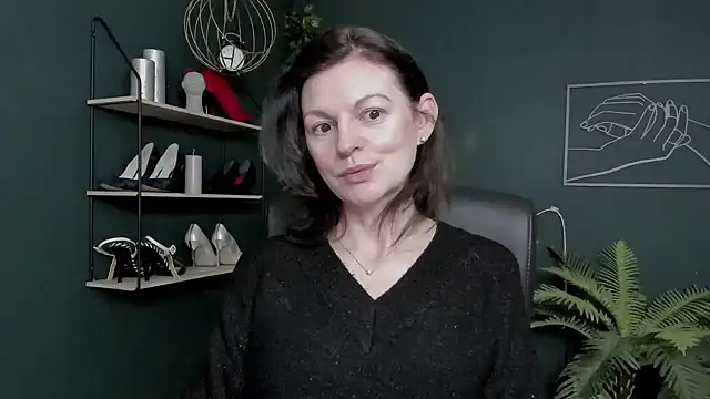 Snapshot of VivianWILD chatting on March 6, 2026, 6:41 am VivianWILD online show from March 6, 2026, 6:41 am