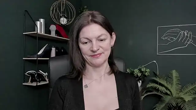 Snapshot of VivianWILD chatting on February 12, 2026, 7:08 am VivianWILD online show from February 12, 2026, 7:08 am