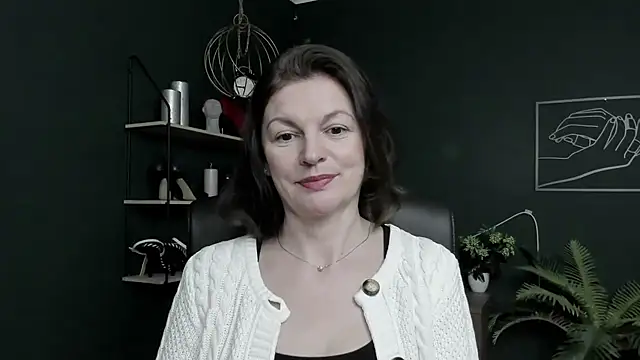 VivianWILD online show from April 30, 2026, 6:42 am