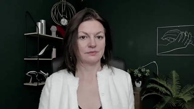 Snapshot of VivianWILD chatting on February 16, 2026, 7:51 am VivianWILD online show from February 16, 2026, 7:51 am