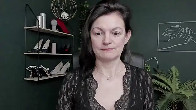 Snapshot of VivianWILD chatting on February 27, 2026, 7:30 am VivianWILD online show from February 27, 2026, 7:30 am