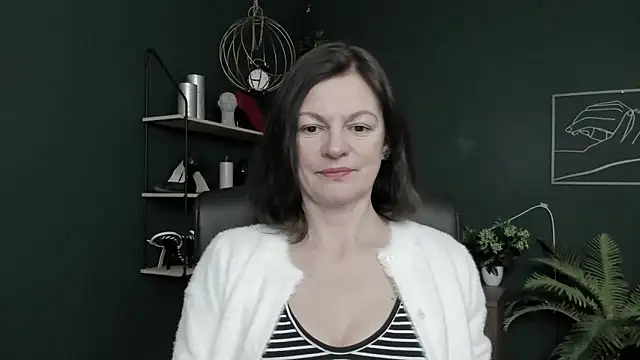 Snapshot of VivianWILD chatting on March 20, 2026, 7:53 am VivianWILD online show from March 20, 2026, 7:53 am