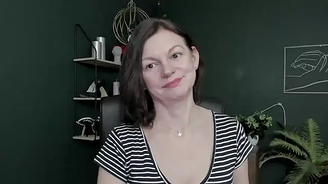 Snapshot of VivianWILD chatting on March 16, 2026, 6:50 am VivianWILD online show from March 16, 2026, 6:50 am