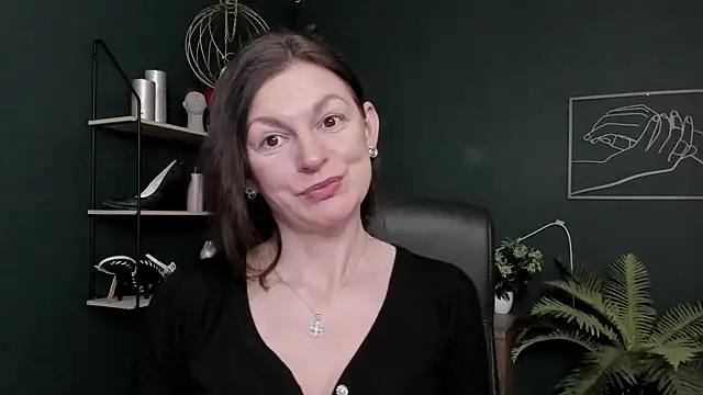 Snapshot of VivianWILD chatting on February 18, 2026, 9:50 am VivianWILD online show from February 18, 2026, 9:50 am