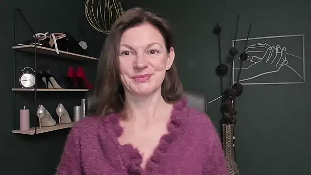 Snapshot of VivianWILD chatting on October 22, 2025, 5:51 am VivianWILD online show from October 22, 2025, 5:51 am