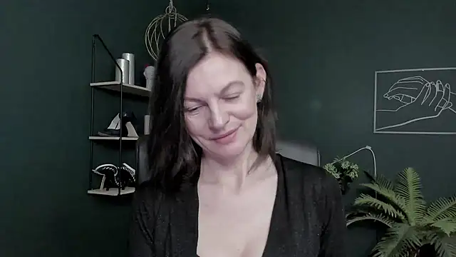 Snapshot of VivianWILD chatting on March 10, 2026, 7:01 am VivianWILD online show from March 10, 2026, 7:01 am