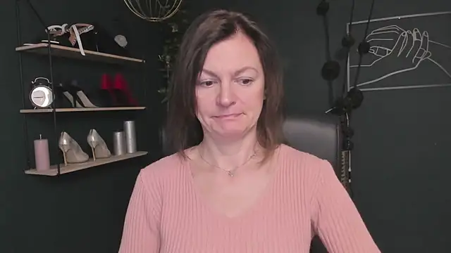 Snapshot of VivianWILD chatting on October 15, 2025, 6:00 am VivianWILD online show from October 15, 2025, 6:00 am