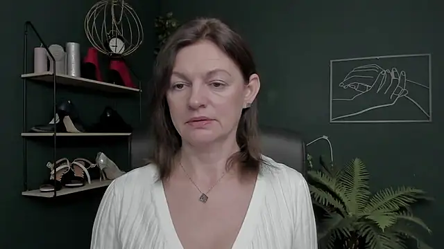 Snapshot of VivianWILD chatting on November 14, 2025, 8:18 am VivianWILD online show from November 14, 2025, 8:18 am