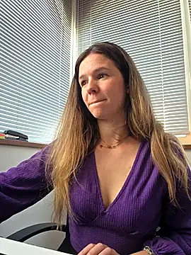 Snapshot of lucie_mehott chatting on May 7, 2026, 9:34 am lucie mehott online show from May 7, 2026, 9:34 am