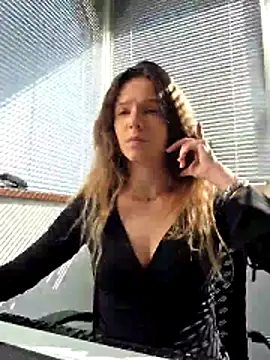 Snapshot of lucie_mehott chatting on May 21, 2026, 8:12 am lucie mehott online show from May 21, 2026, 8:12 am