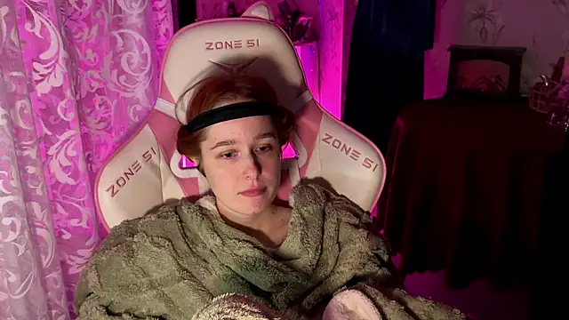 Snapshot of pearl_princess_ chatting on October 15, 2025, 11:02 pm pearl princess online show from October 15, 2025, 11:02 pm