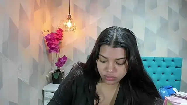 LindaBreeS online show from June 2, 2026, 1:22 pm
