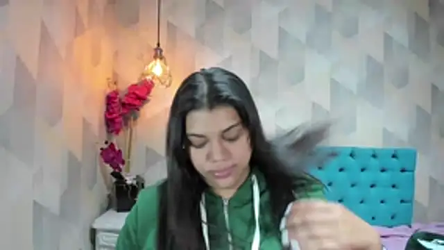 LindaBreeS online show from May 25, 2026, 3:50 am