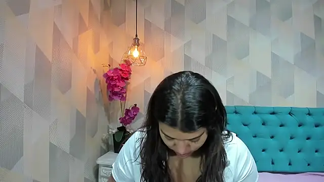 LindaBreeS online show from June 16, 2026, 1:44 pm