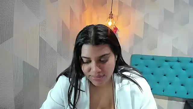LindaBreeS online show from June 7, 2026, 6:24 pm