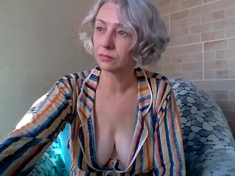 Lorie Carrie online show from October 4, 2025, 8:38 am