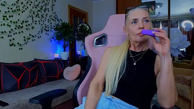 amelia blondy online show from April 20, 2026, 12:41 pm