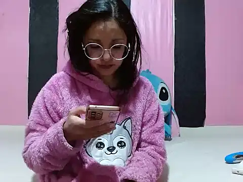 Snapshot of SerenaSweet chatting on May 19, 2026, 11:12 pm SerenaSweet online show from May 19, 2026, 11:12 pm
