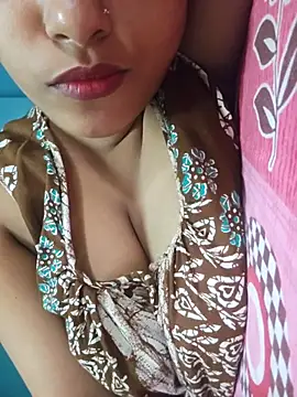Snapshot of sexyindi_couple chatting on June 12, 2026, 8:12 am sexyindi couple online show from June 12, 2026, 8:12 am
