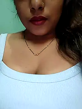 Snapshot of sexyindi_couple chatting on January 1, 2025, 7:41 am sexyindi couple online show from January 1, 2025, 7:41 am