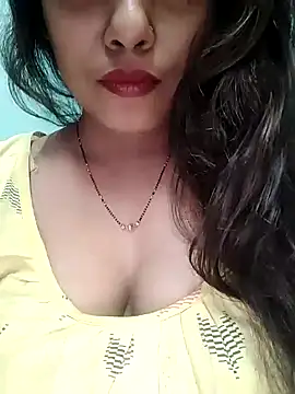Snapshot of sexyindi_couple chatting on December 21, 2024, 12:49 pm sexyindi couple online show from December 21, 2024, 12:49 pm