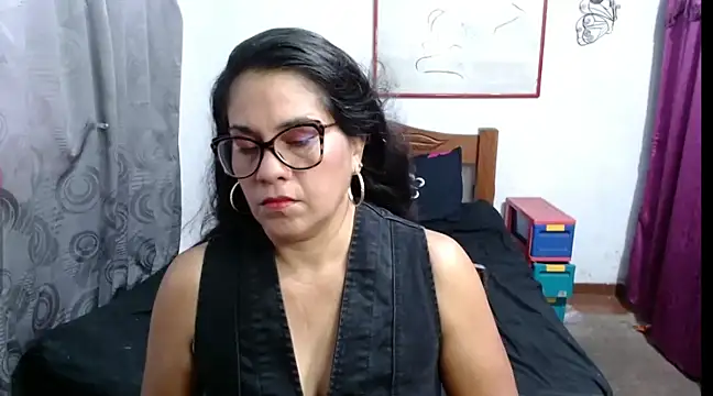 Mistresskloe01 online show from February 11, 2025, 12:36 pm