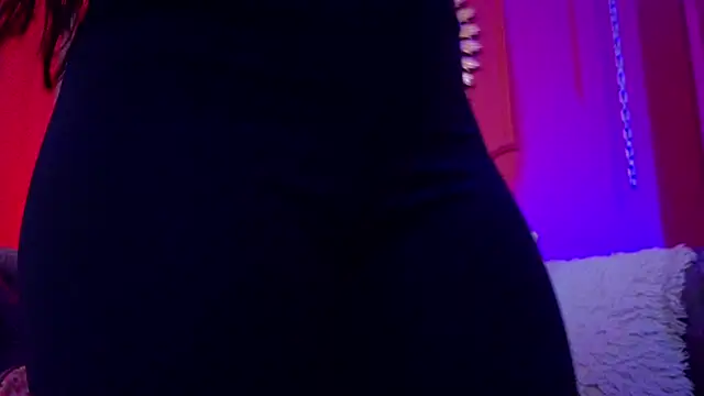 Snapshot of Julieta_Russell chatting on October 8, 2025, 12:17 pm Julieta Russell online show from October 8, 2025, 12:17 pm