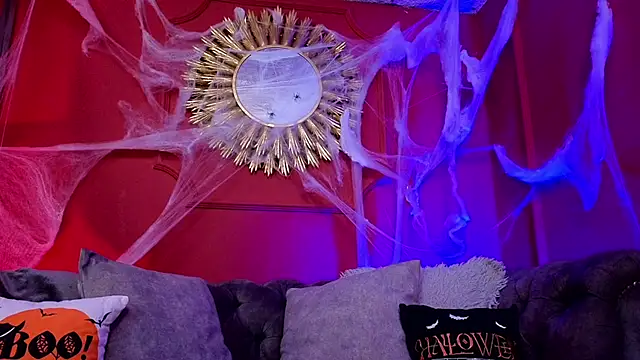 Snapshot of Julieta_Russell chatting on October 16, 2025, 12:24 pm Julieta Russell online show from October 16, 2025, 12:24 pm