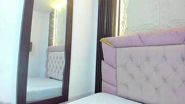 Snapshot of laurem-paulette chatting on November 17, 2025, 7:07 pm laurem-paulette online show from November 17, 2025, 7:07 pm