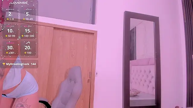 Snapshot of laurem-paulette chatting on October 15, 2025, 7:00 pm laurem-paulette online show from October 15, 2025, 7:00 pm