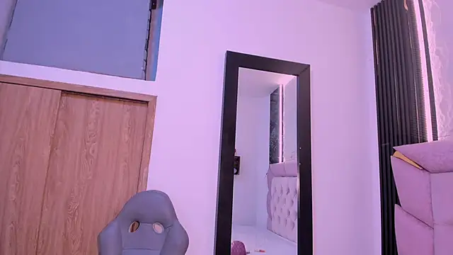 Snapshot of laurem-paulette chatting on October 13, 2025, 7:59 pm laurem-paulette online show from October 13, 2025, 7:59 pm