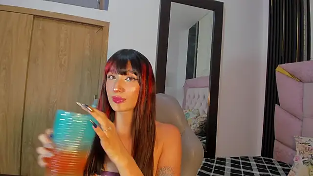 Snapshot of laurem-paulette chatting on November 7, 2025, 7:18 pm laurem-paulette online show from November 7, 2025, 7:18 pm