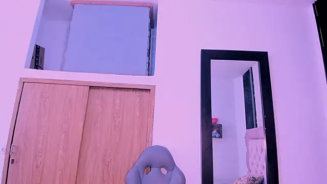 Snapshot of laurem-paulette chatting on October 18, 2025, 6:43 pm laurem-paulette online show from October 18, 2025, 6:43 pm