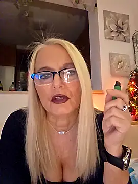 Snapshot of kikkastar chatting on December 3, 2025, 9:03 pm kikkastar online show from December 3, 2025, 9:03 pm