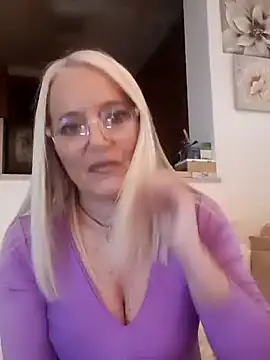 kikkastar online show from February 2, 2025, 8:19 pm