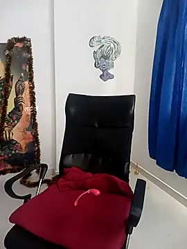 freyadevil333 online show from January 11, 2026, 8:27 pm